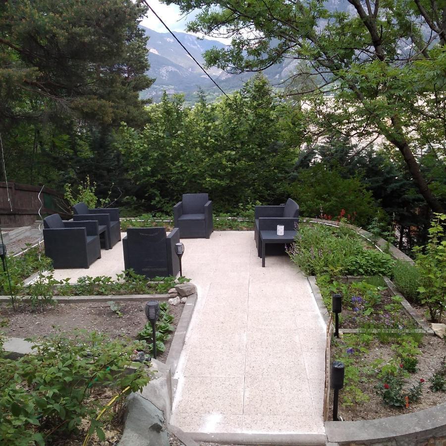 ブリアンソン Le Petit Randonneur Bed & Breakfast エクステリア 写真
